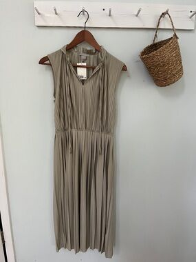 NWT H&M Sleeveless Pleated Midi Dress in Taupe